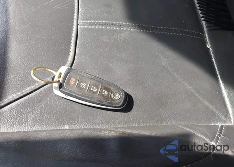 2018 Ford Focus Titanium z USA, uszkodzony, nr VIN 1FADP3J23JL295888